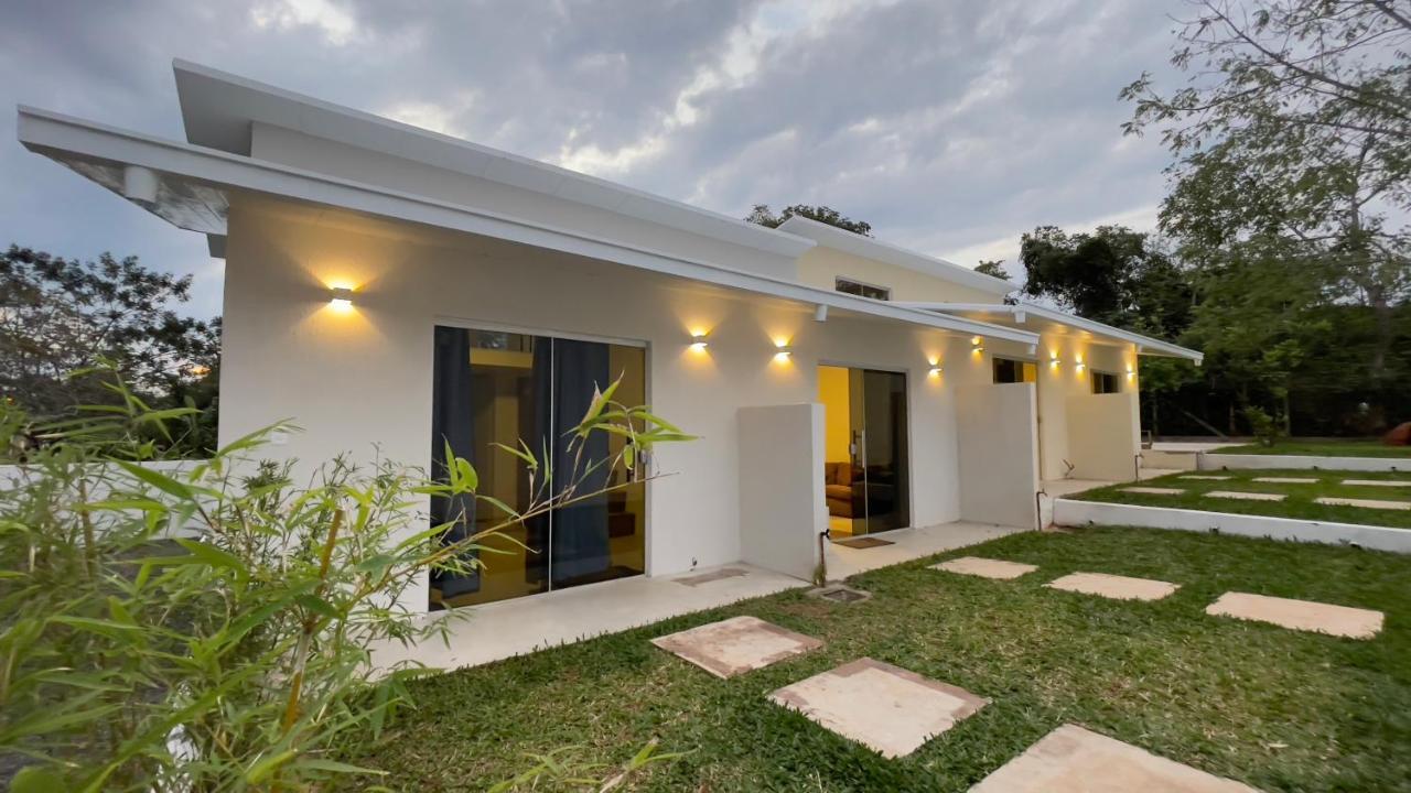 Tiny Houses en Asunción. Zona Aeropuerto-Rakiura Luque Exterior foto